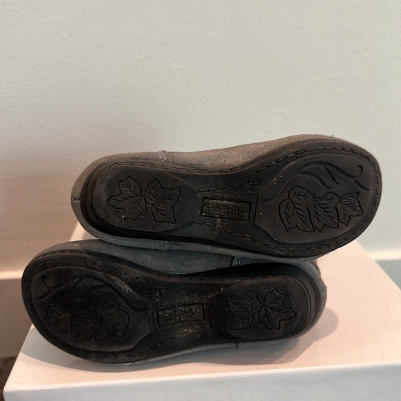 KENNETH Cole Reaction Grey Suede Boots size 8.5Y - Picture 7 of 7